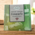 Tranche de savon aux notes florales et fruitées des fleurs d'été et pomme verte