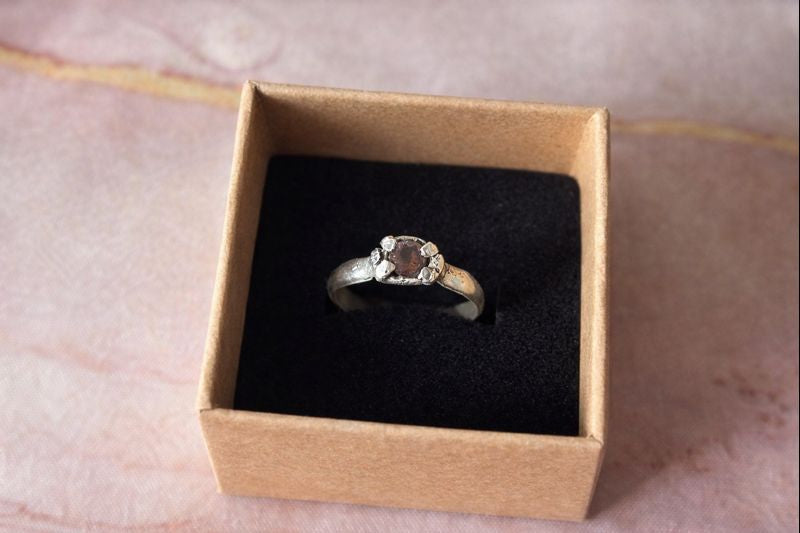 Bague en argent anneau et montant rose
