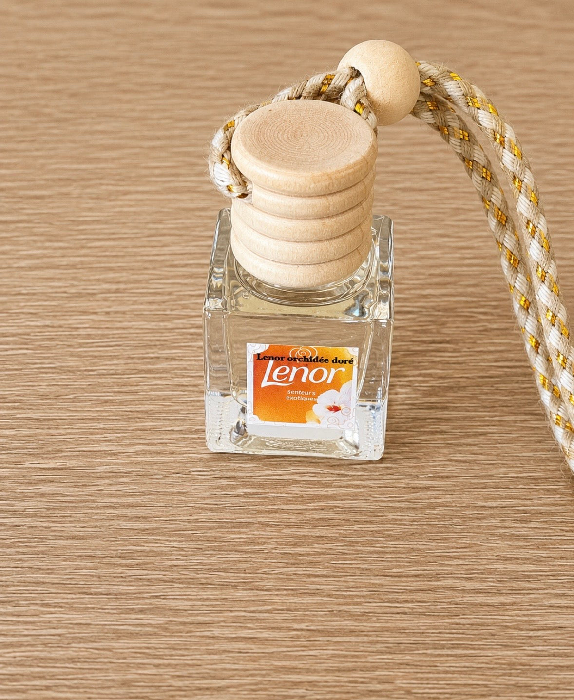 Diffuseur de voiture parfum Lenor